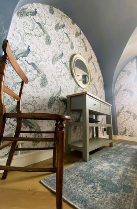 Stay In A Castle! Unique & Luxurious Historical Apartment, Self Contained, Free Parking & Wi-Fi Chester Zewnętrze zdjęcie